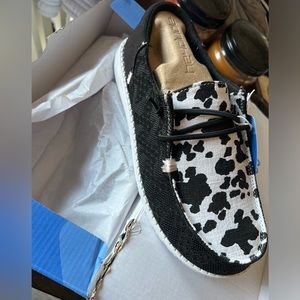 Womens hey dudes size 8